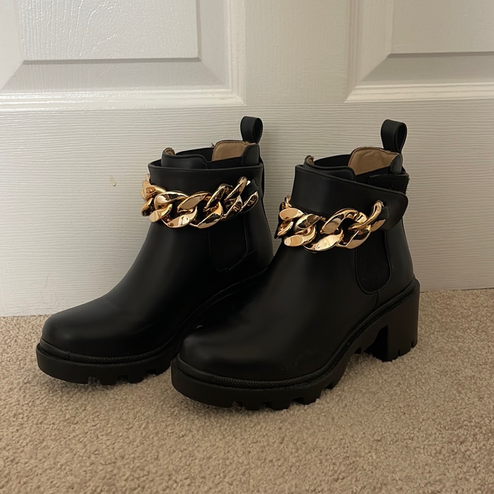 Size 6.5 Steve Madden Booties